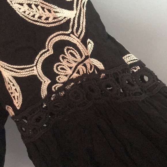 🆕 Velzera Boho Floral Embroidered & Crochet Tunic - Picture 5 of 7
